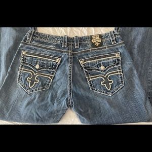Men’s Rock Revival Jeans: Chris
